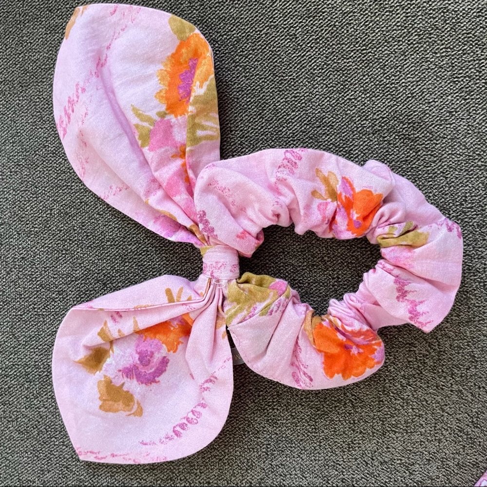 LoveShackFancy Scrunchie Single - Picture 3 of 4